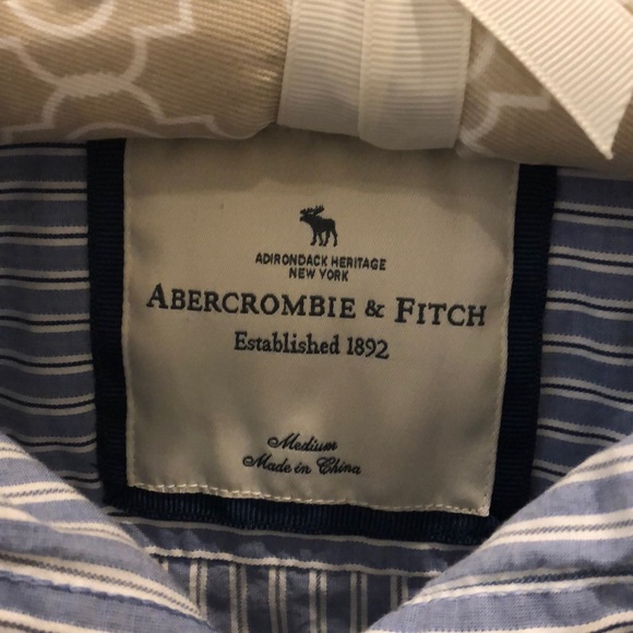 ⚡️SALE⚡️Abercrombie Button Down Top - Picture 3 of 6